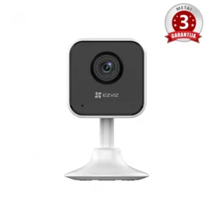 EZVIZ CS-H1c kamera su juodu priekiniu skydeliu ir „ezviz“ logotipu - kamera 1080P.